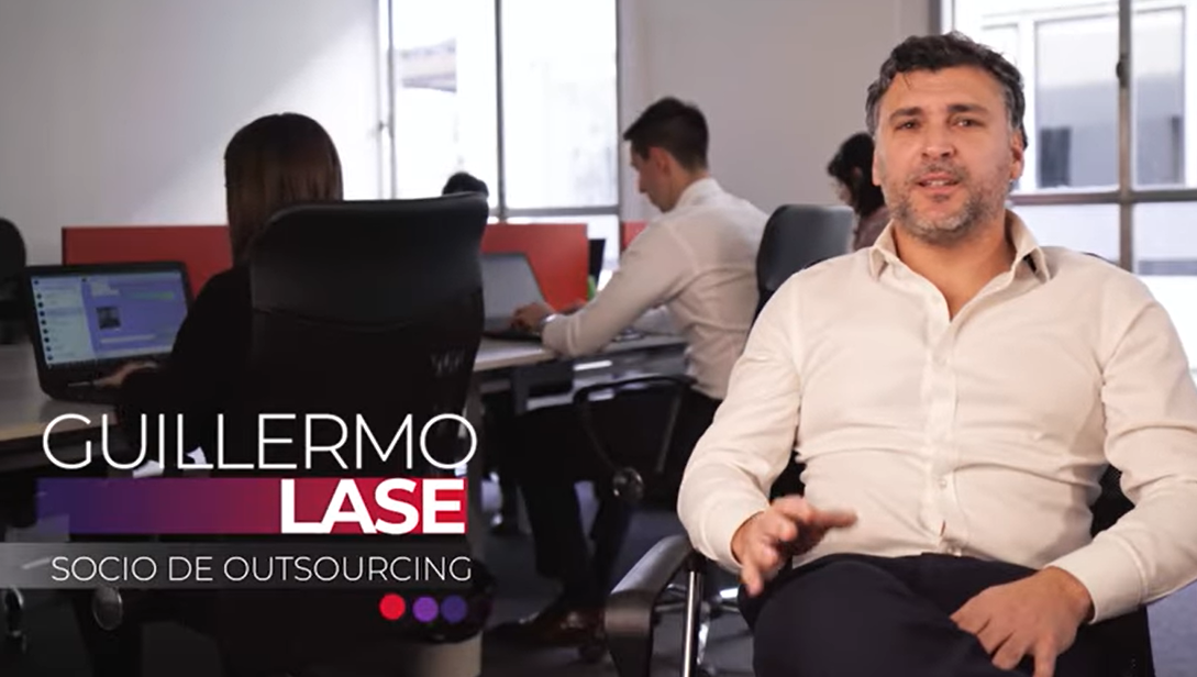 Outsourcing – Guillermo Lase