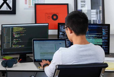 Prensa | Trabajo en dólares: qué paises buscan argentinos y qué carreras (iProUp 24.10.2023)