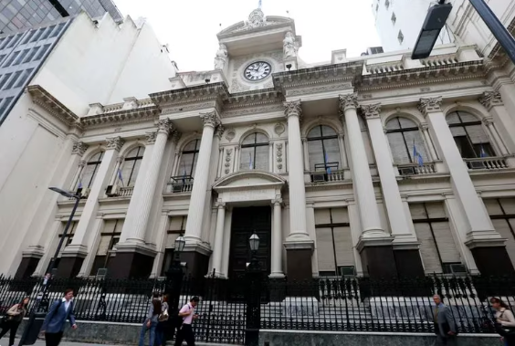 Prensa| Encuesta electoral entre empresarios: qué opinan de la dolarización, las trabas del comercio y el gasto público (Infobae 18.10.2023)