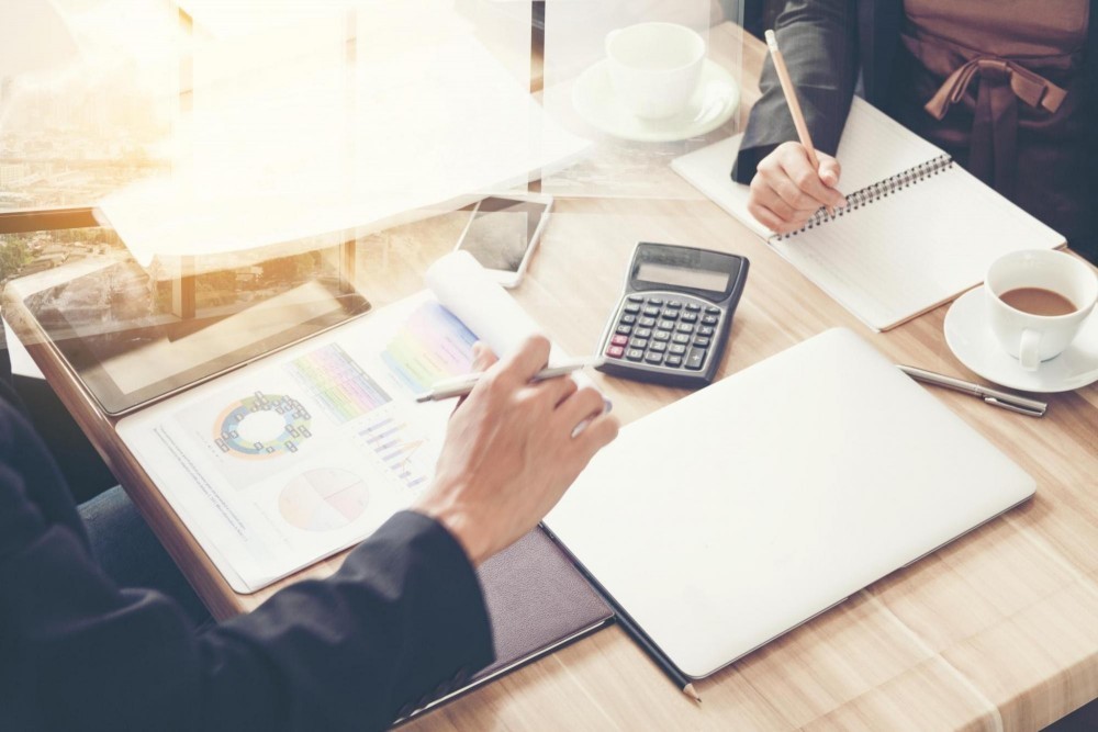 ¿Reportes de centrales de riesgo puedan dar lugar a terminación de la relación laboral?