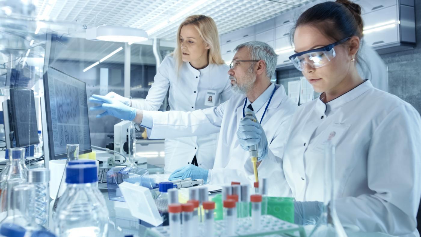 ¿Equipos médicos importados antes del Decreto 551 pueden venderse exentos de IVA?