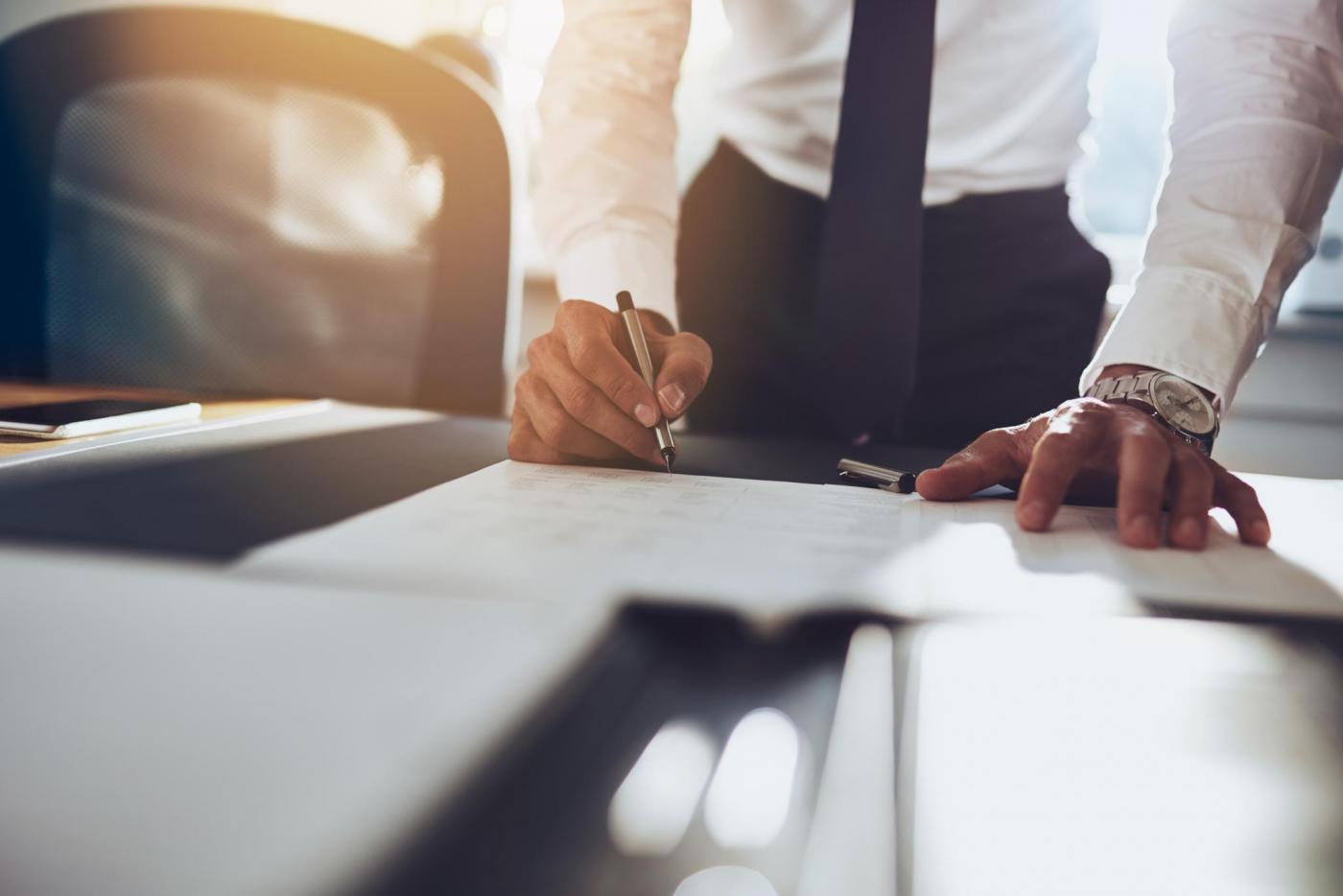 Requisitos, causales y procedimiento para otorgar o retirar calificación como gran contribuyente