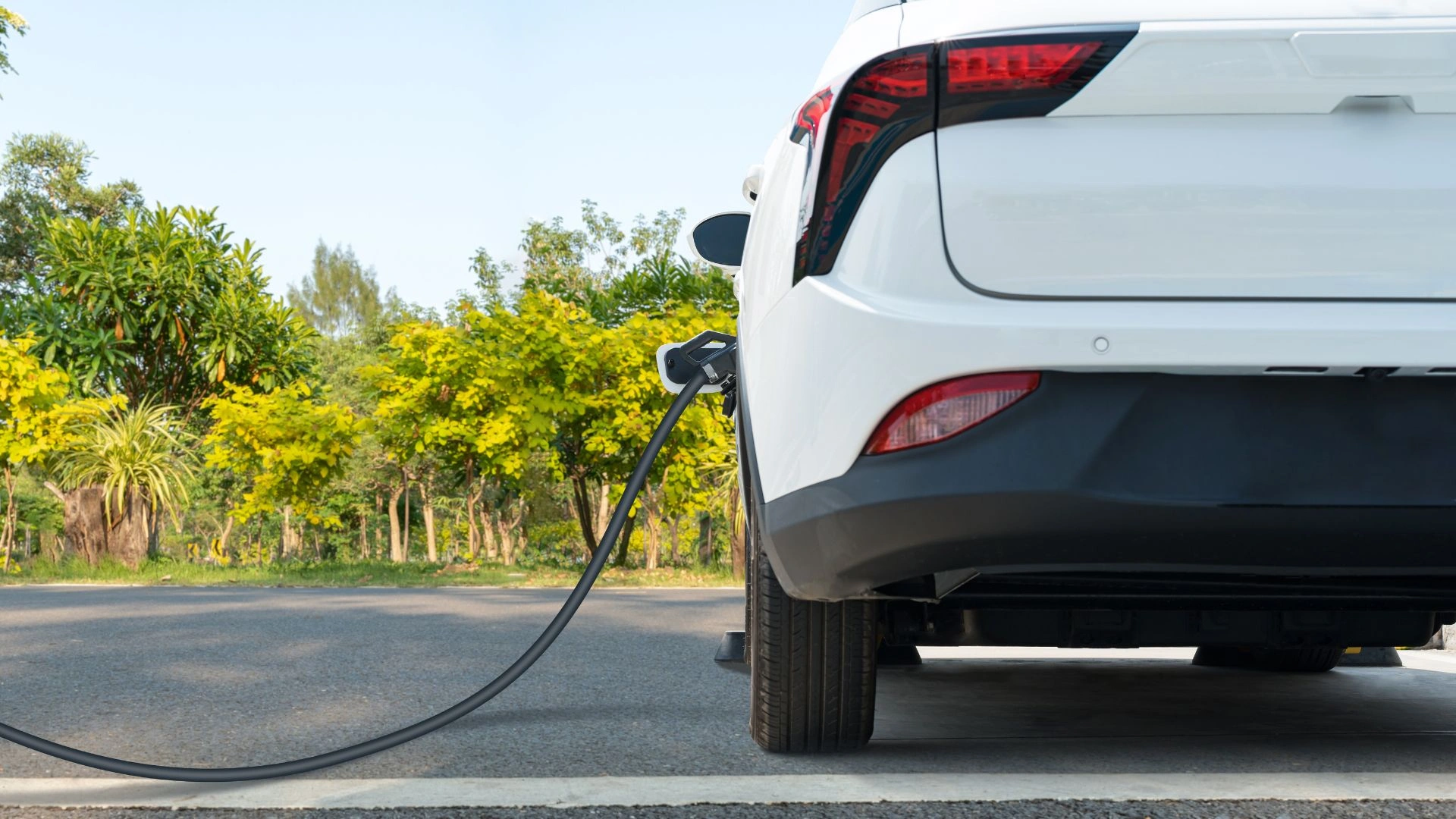 Anhebung der Bruttolistenpreisgrenze für E-Dienstwagen auf 100.000 € ab Juli 2025